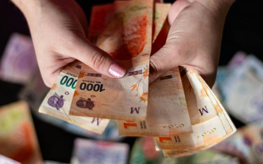 Alpha vs Theta Brain Waves for Manifesting Money