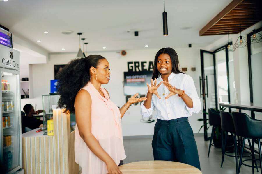 Body Language Habits of Influential People That Attract Wealth