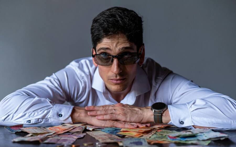 Emotional Contrast in Stories for Wealth-Building Impact