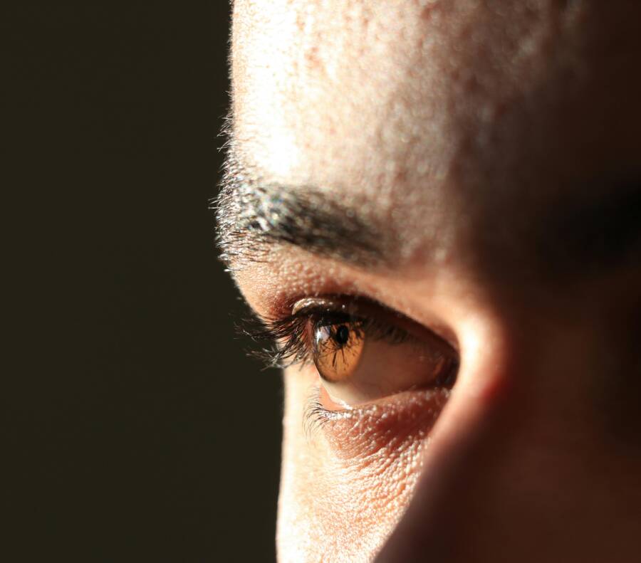 Eye Contact for Trust and Influence in Sales Without Staring