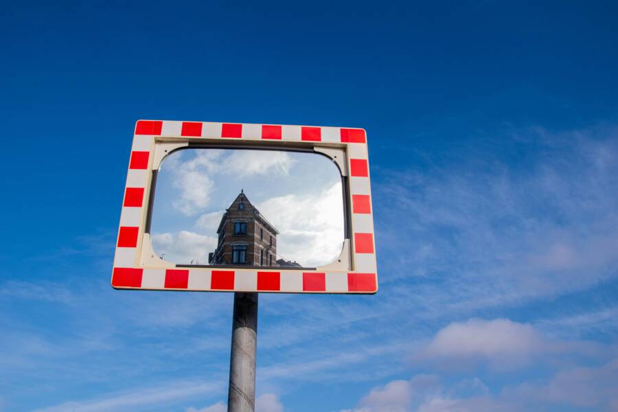 Mirror Effect: How Top Leaders Set the Tone and Build Wealth