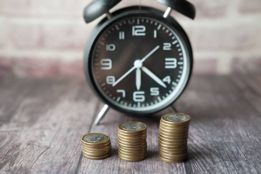 Best Times of Day to Reset Your Mind for Financial Success