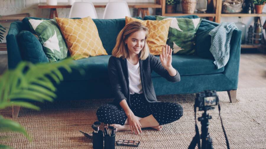 Build Influence in Online Communities Without Being Loud