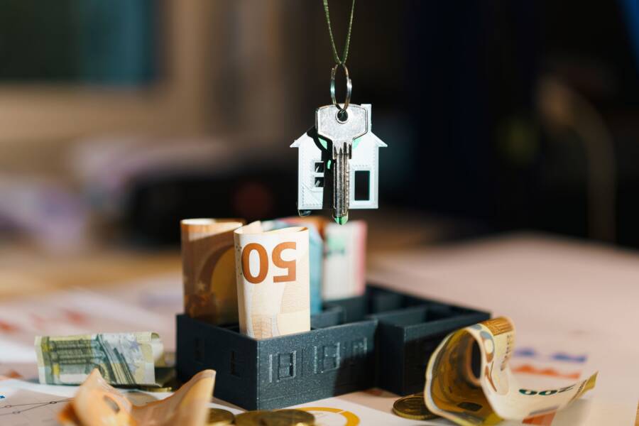 Framing in Finance: How to Control Financial Outcomes
