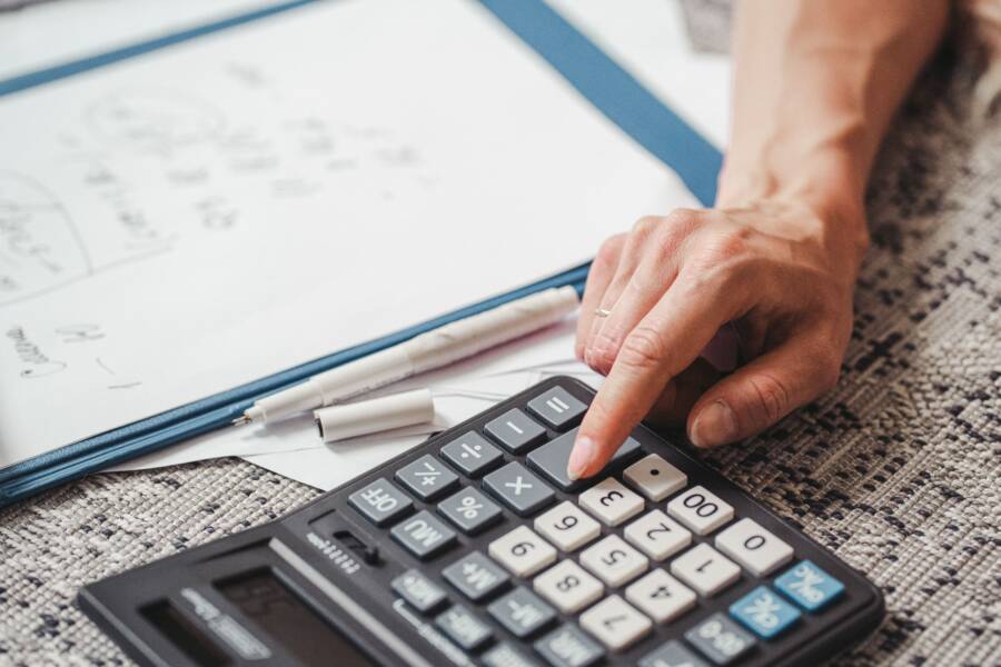 How 15 Minutes of Daily Financial Study Builds Expertise