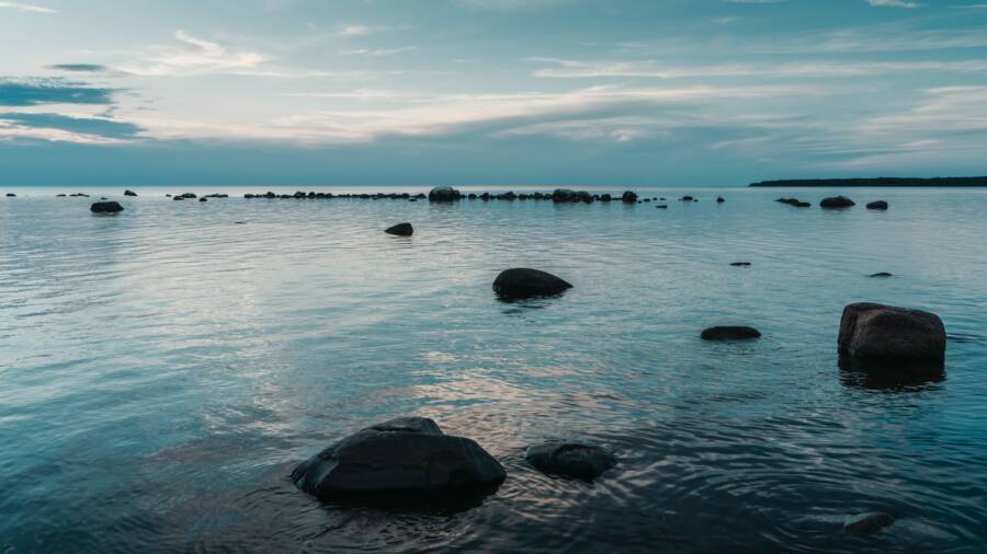 How Calm Sound Improves Financial Decision Making