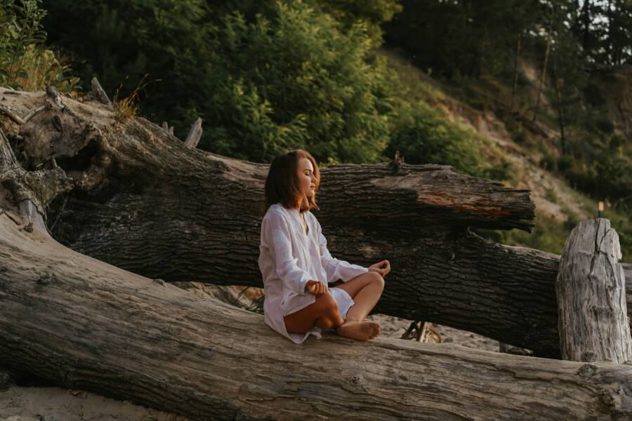 How Calming Frequencies Reduce Cortisol and Improve Mental Clarity How Calming Frequencies Reduce Cortisol and Improve Mental Clarity