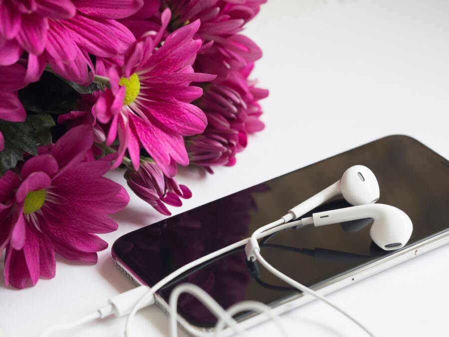 How Daily Audio Habits Shift Your Financial Mindset