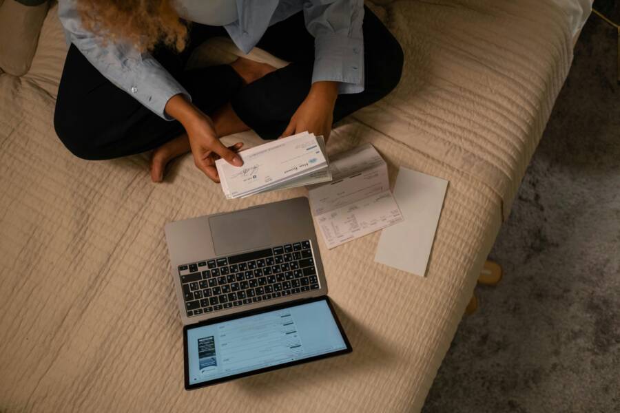 How Daily Financial Check-ins Reduce Anxiety and Build Confidence