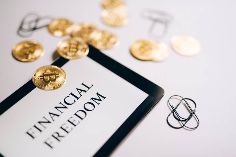How Daily Financial Mantras Rewire Your Brain for Wealth How Daily Financial Mantras Rewire Your Brain for Wealth