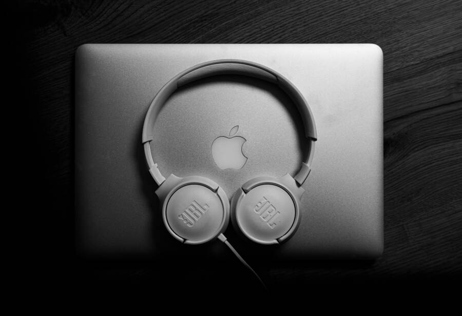 How Daily Listening Habits Improve Your Focus and Productivity