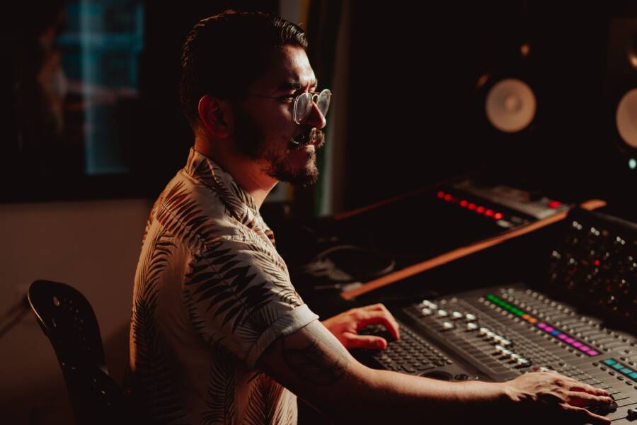 How Music Impacts Your Brain During Creative Work