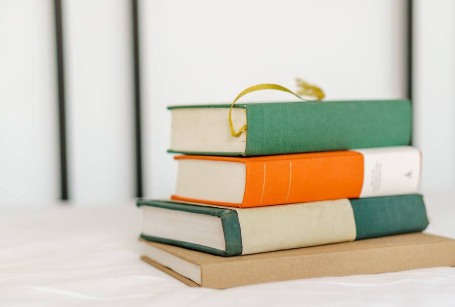 How Reading 10 Pages of Wealth Books Daily Changes Your Financial Future