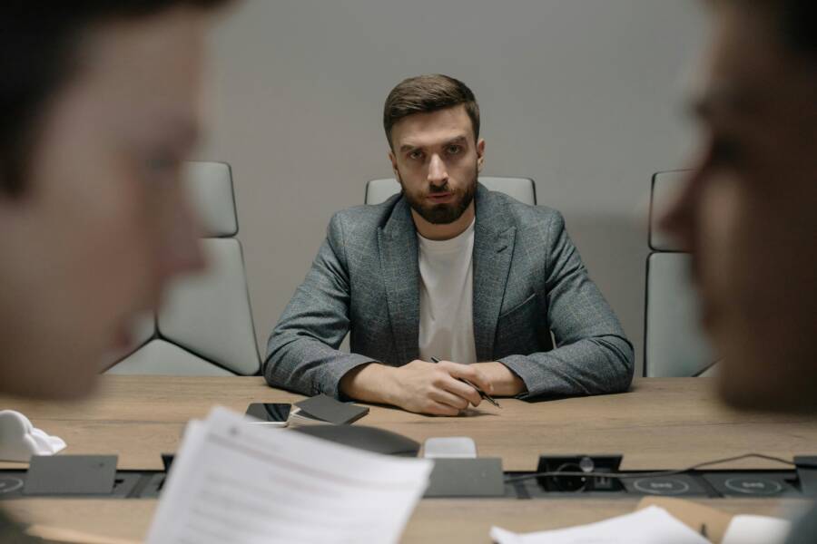 How Strategic Silence Controls Any Conversation and Negotiation