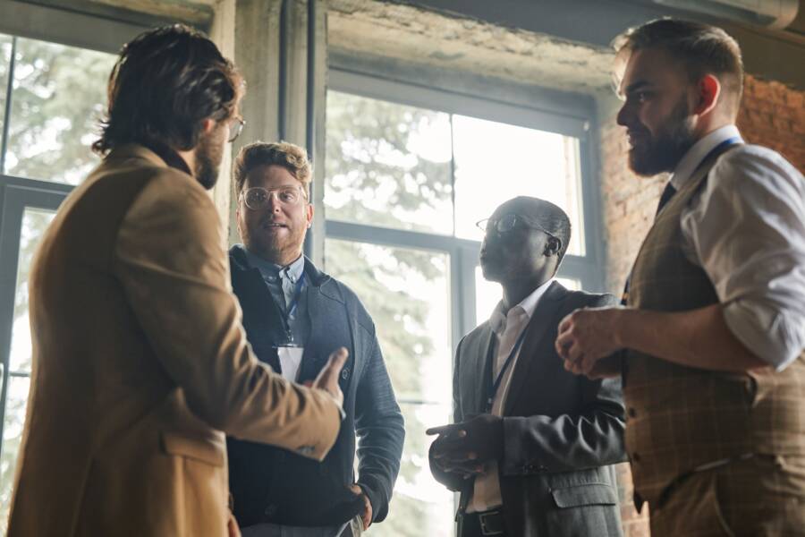 How Surrounding Yourself With Wealthy Thinkers Rewires Your Mindset
