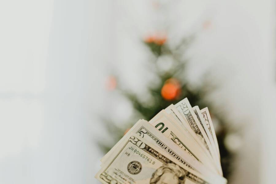 How the 24-Hour Rule Stops Impulse Spending and Saves Money
