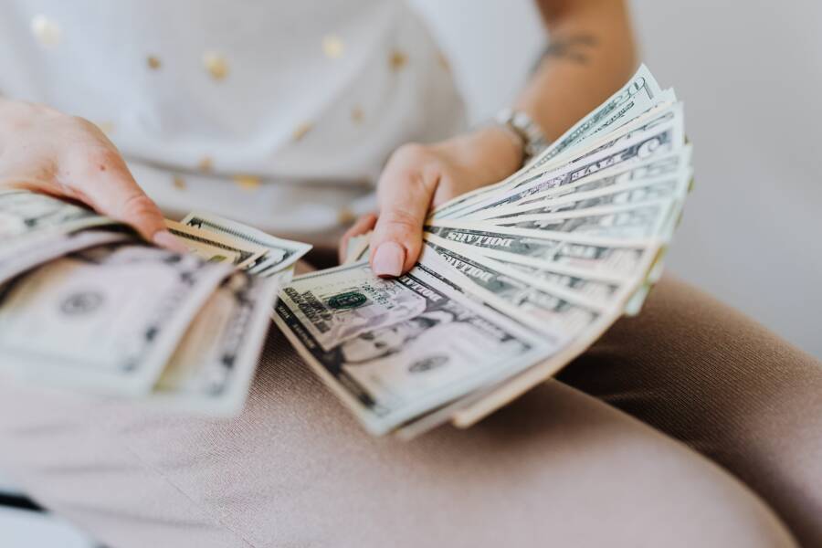 How the Compound Effect Builds Wealth Through Daily Habits