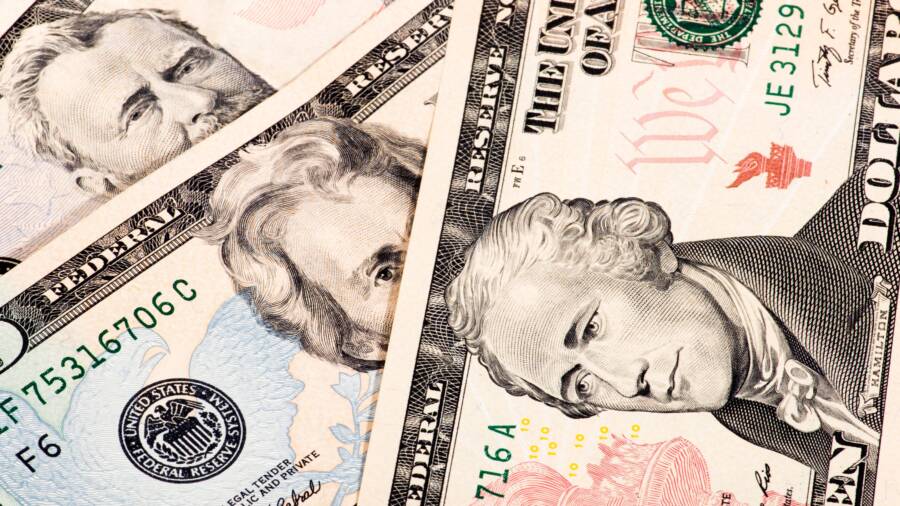 How to Align Daily Decisions With Your 10-Year Wealth Vision How to Align Daily Decisions With Your 10-Year Wealth Vision