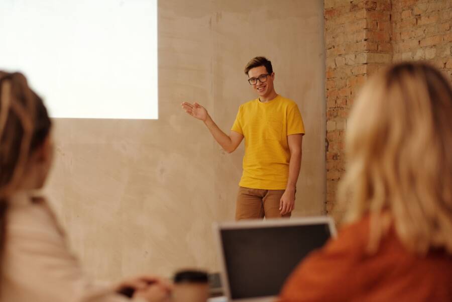 How to Be More Persuasive by Being More Present