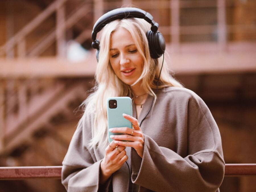 How to Build Trust in Your Financial Journey Using Daily Audio