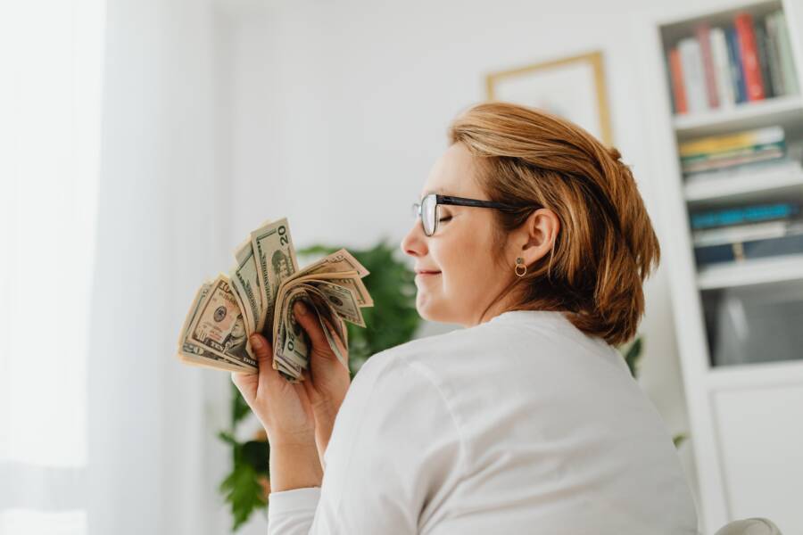 How to Build Wealth by Adopting a Wealthy Mindset