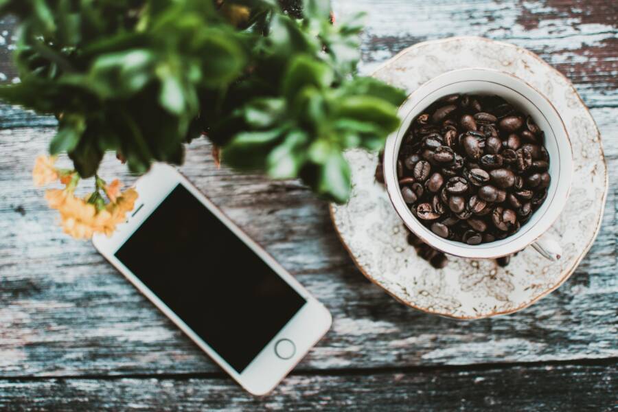 How to Build Wealth by Changing Your Morning Phone Routine