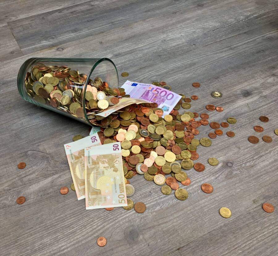 How to Build Wealth Without Feeling Deprived How to Build Wealth Without Feeling Deprived