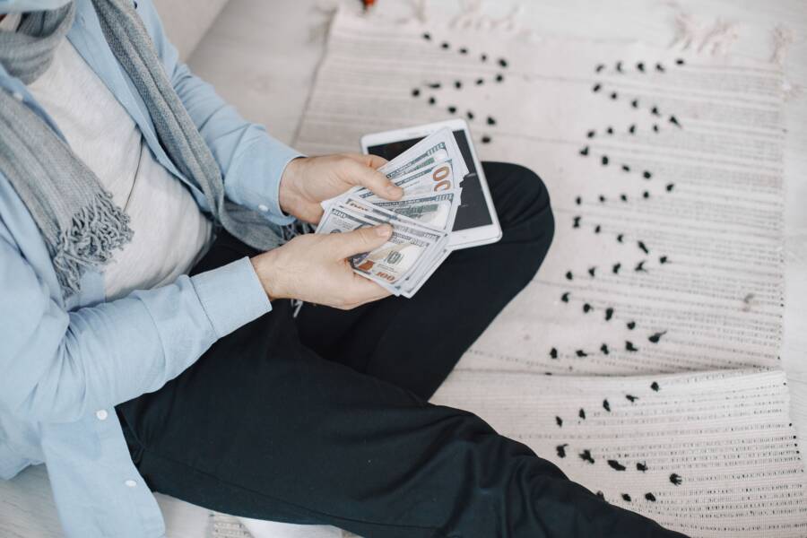 How to Build Wealth Without Relying on Motivation
