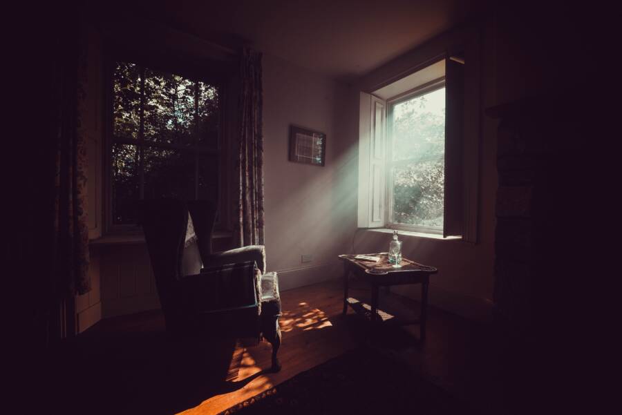 How to Command a Room With Quiet Authority