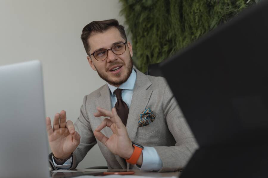 How to Communicate Confidence Without Appearing Arrogant