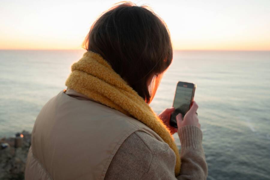 How to Set a Prosperity Tone Before Checking Your Phone How to Set a Prosperity Tone Before Checking Your Phone