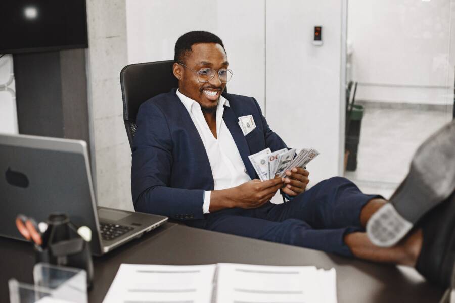 How to Stay Motivated When Wealth Manifestation Takes Time