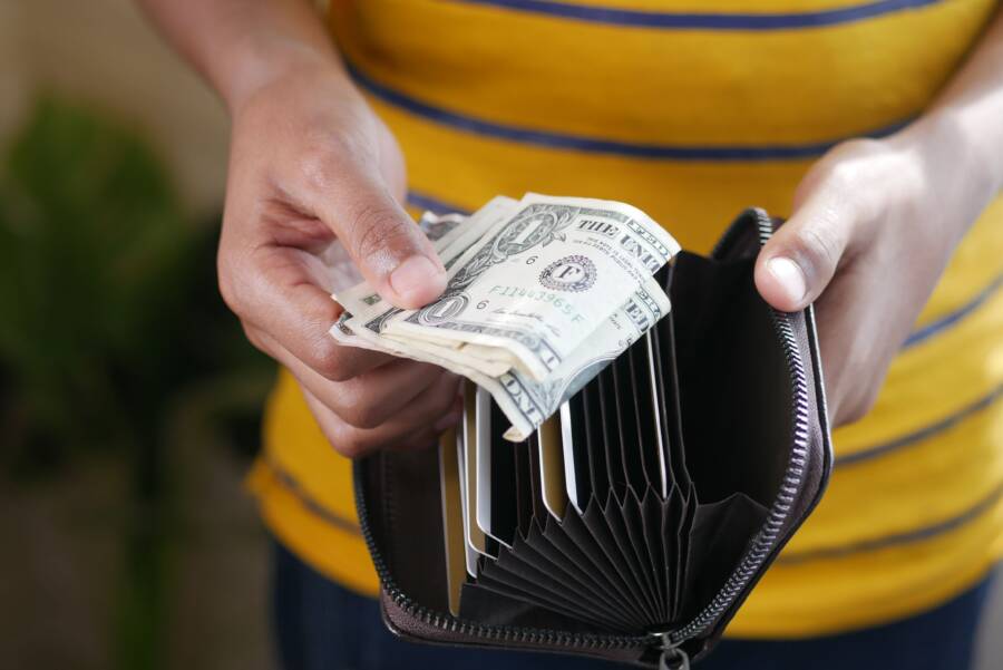 How to Stop Impulse Spending and Reach Your Financial Goals How to Stop Impulse Spending and Reach Your Financial Goals