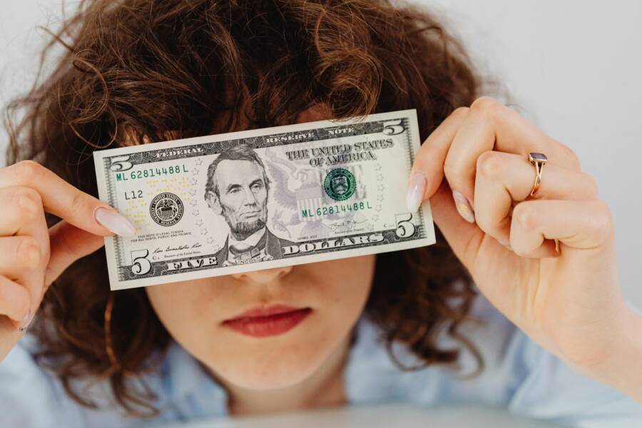 How to Use Curiosity to Influence Others and Build Wealth
