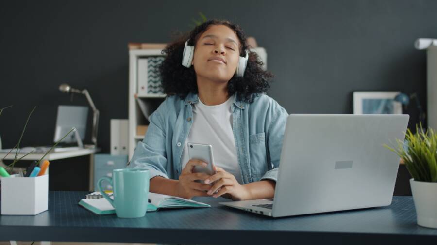 How to Use Gentle Sound to Improve Financial Focus