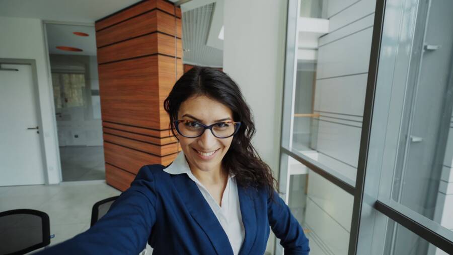 How to Use Morning Affirmations to Build Confident Leadership Energy