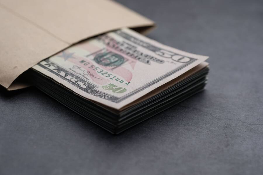 How Wealthy Families Use Money Flow to Build Wealth How Wealthy Families Use Money Flow to Build Wealth