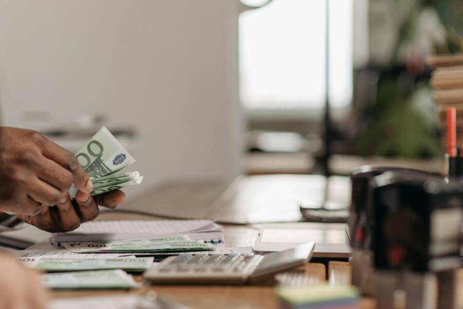 How Your Self-Image Determines Your Bank Account Balance
