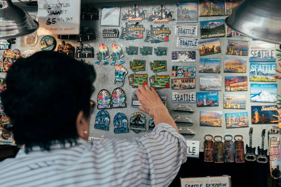 Magnetic Storytelling: How to Use Narratives to Build Business Wealth