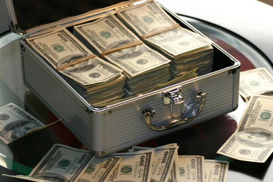 Money Manifestation Journaling: Daily Prompts for Abundance