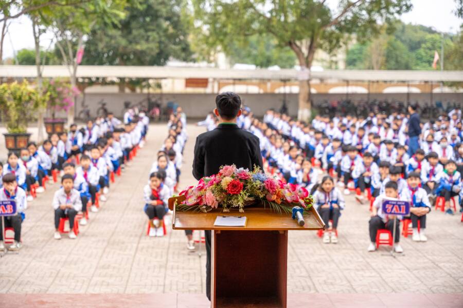 Why High-Achievers Speak Less to Build Authority