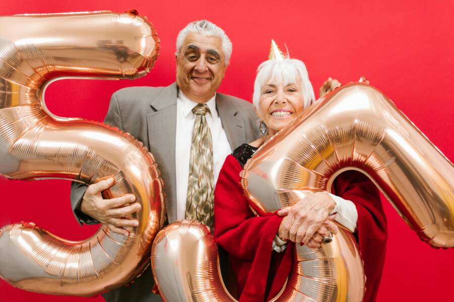 Why Wealthy People Avoid Lifestyle Inflation and Build True Net Worth