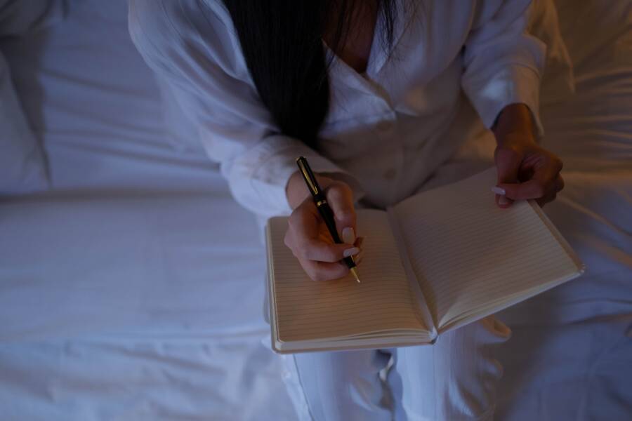 Why Wealthy People Journal Every Day and What They Record Why Wealthy People Journal Every Day and What They Record