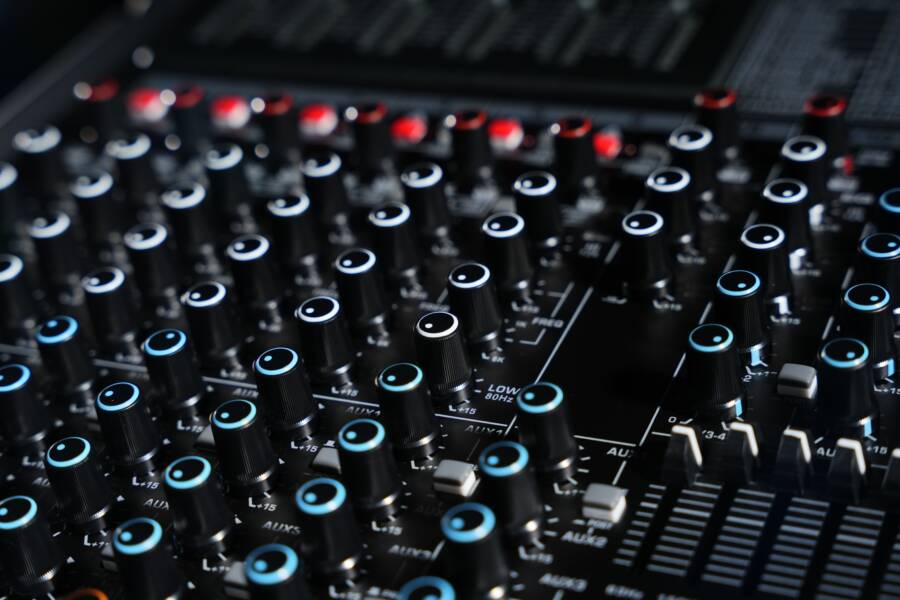Better Audio Inputs Improve Emotional Control and Financial Focus Better Audio Inputs Improve Emotional Control and Financial Focus