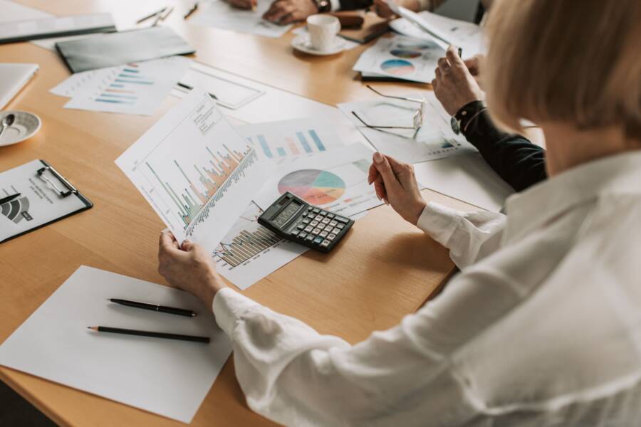 How Calm Conversations Improve Financial Decision Making