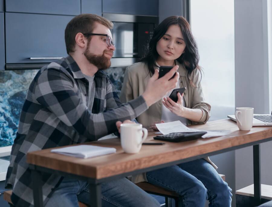 How Regular Financial Awareness Reduces Life Chaos