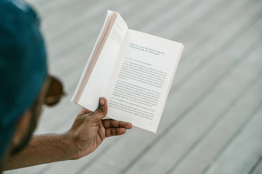How Strategic Pausing Changes the Meaning of Your Words