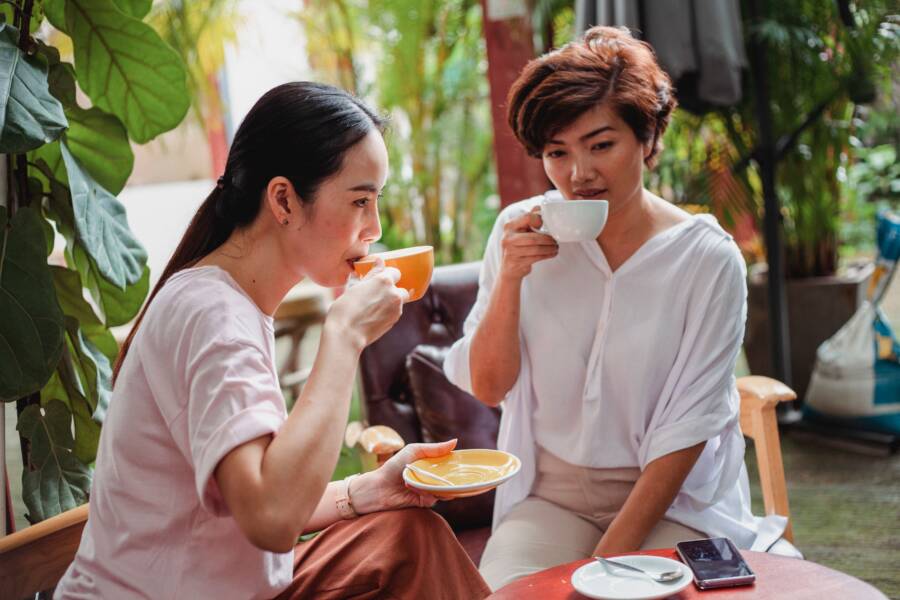 How to Become More Memorable in Conversations (Social Wealth Guide)