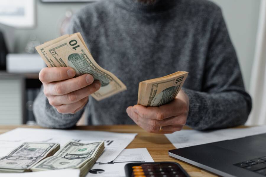 How to Build Consistent Money Habits (Practical Guide)