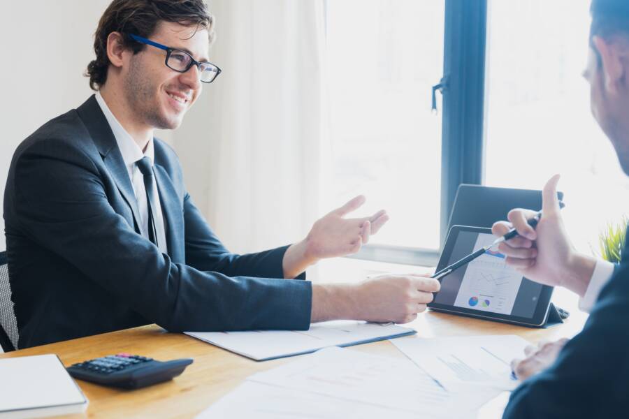 How to Communicate Clearly in High-Stakes Financial Meetings